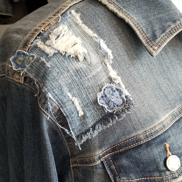 Plus size upcycled denim jean jacket. - Picture 4 of 8